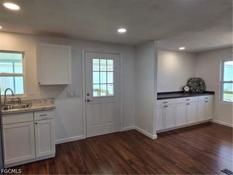 556 Freedom St, North Fort Myers FL - photo 9 of 42
