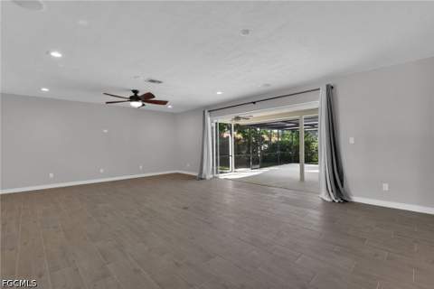 920 Altadena Dr, Fort Myers FL - photo 12 of 38