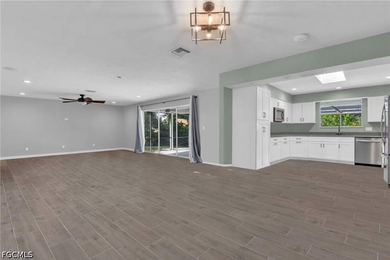 2 bedroom SingleFamilyResidence at 920 Altadena Dr, Whiskey Creek, Fort Myers — photo 3