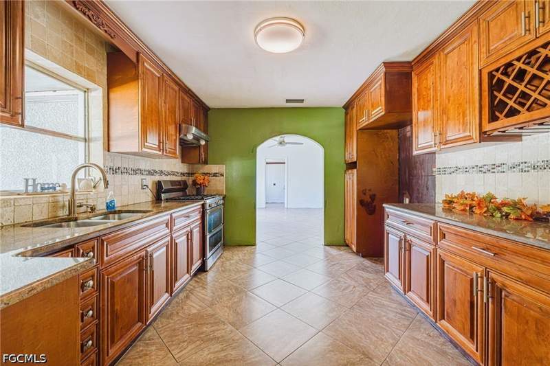 3 bedroom SingleFamilyResidence at 4616 Eugene St, Fort Myers, Fort Myers — photo 5