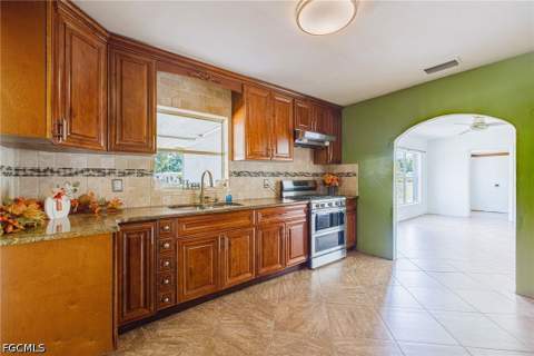 4616 Eugene St, Fort Myers FL - photo 6 of 19