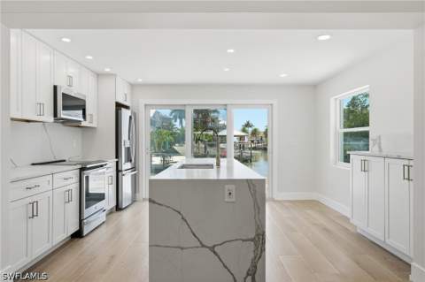 8336 Lagoon Rd, Fort Myers Beach FL - photo 10 of 50