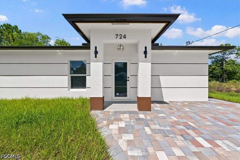 3 bedroom SingleFamilyResidence at 724 Anaconda Ave S, Lehigh Acres, Lehigh Acres — photo 2