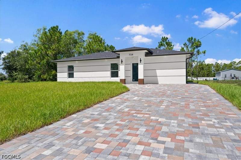 3 bedroom SingleFamilyResidence at 724 Anaconda Ave S, Lehigh Acres, Lehigh Acres — photo 3