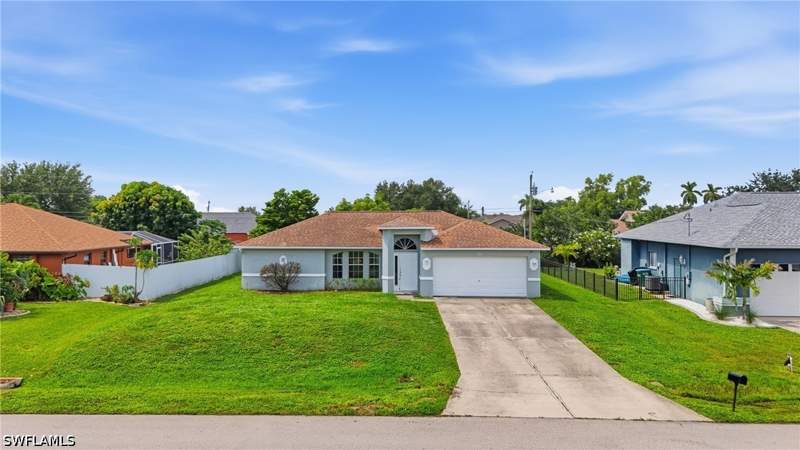 3 bedroom SingleFamilyResidence at 202 SW 11th Ter, Cape Coral, Cape Coral — photo 2