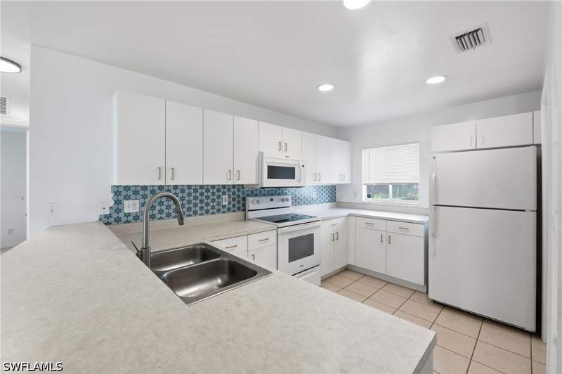 3 bedroom SingleFamilyResidence at 202 SW 11th Ter, Cape Coral, Cape Coral — photo 4