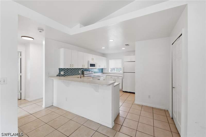 3 bedroom SingleFamilyResidence at 202 SW 11th Ter, Cape Coral, Cape Coral — photo 5