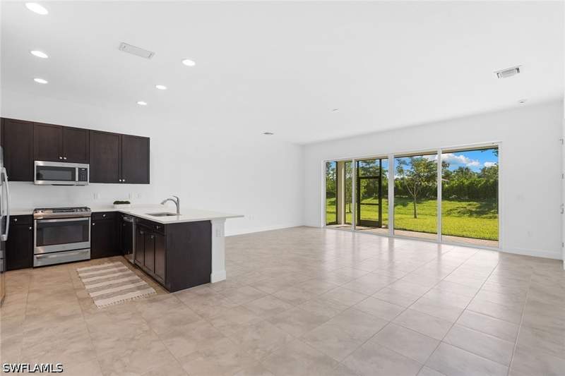 2 bedroom SingleFamilyResidence at 12445 Dahlia Ct, Valencia Trails, Naples — photo 2