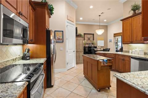 5038 Rustic Oaks Cir, Naples FL - photo 9 of 39