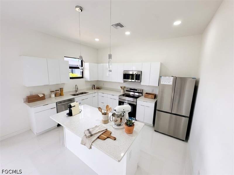 4 bedroom SingleFamilyResidence at 4324 Jacaranda Pkwy W, Cape Coral, Cape Coral — photo 3