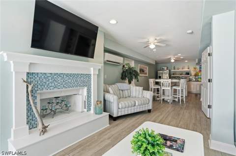 468 Capri Ct, Marco Island FL - photo 13 of 47