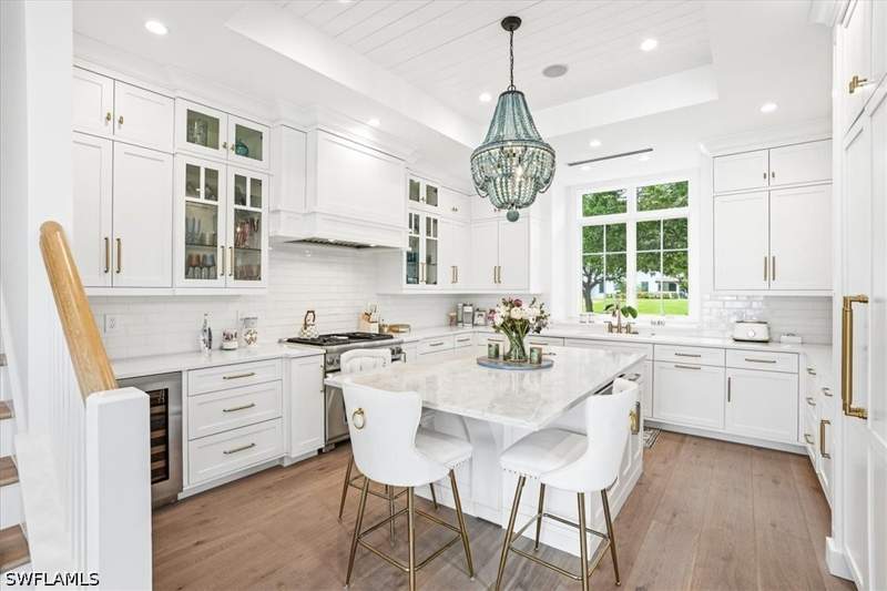 4 bedroom SingleFamilyResidence at 1011 6th St S, Olde Naples, Naples — photo 5