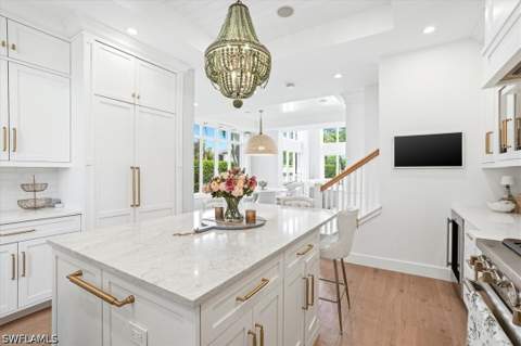 1011 6th St S, Naples FL - photo 8 of 25