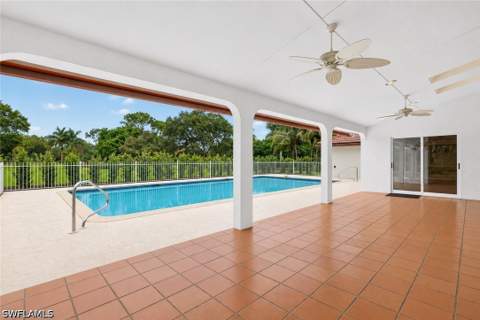 700 Hollybriar Ln, Naples FL - photo 11 of 30