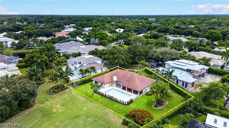 3 bedroom SingleFamilyResidence at 700 Hollybriar Ln, Pelican Bay Woods, Naples — photo 4