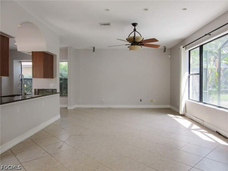 4 bedroom SingleFamilyResidence at 11914 Country Day Cir, Daniels Preserve, Fort Myers — photo 3