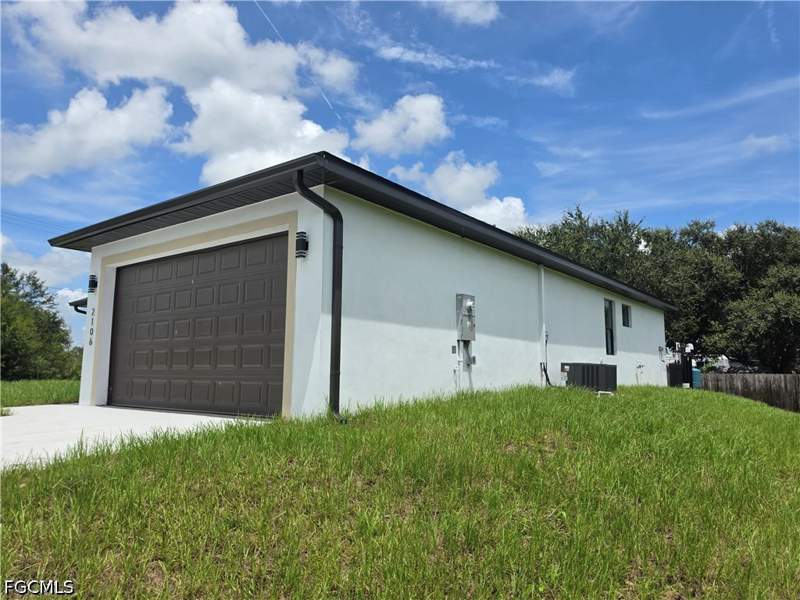 3 bedroom SingleFamilyResidence at 2106 W 17th St, Lehigh Acres, Lehigh Acres — photo 3