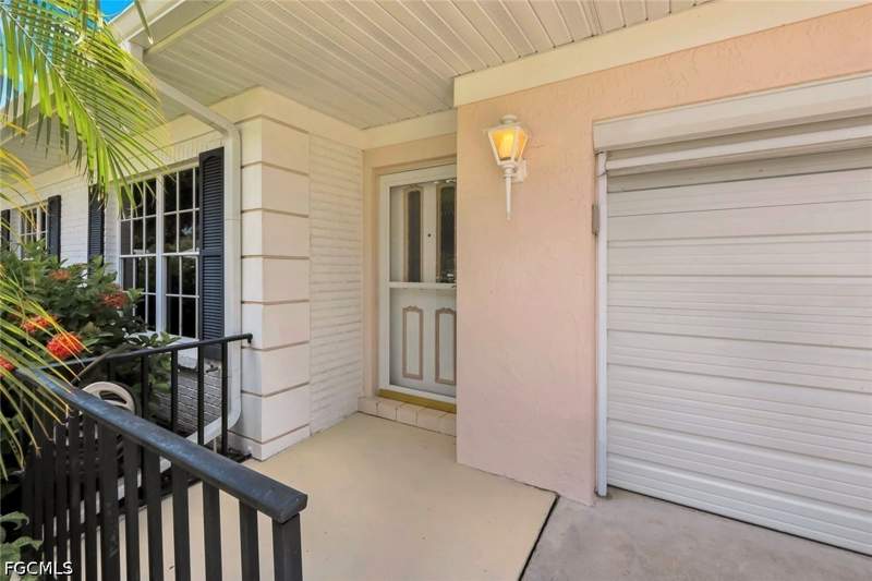 2 bedroom Attached at 7062 W Brandywine Cir, Brandywine, Fort Myers — photo 2