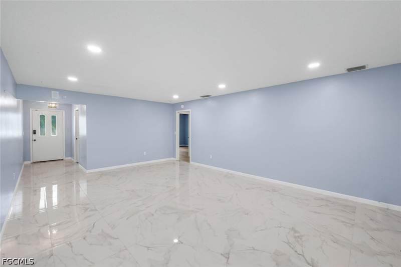 2 bedroom Attached at 7062 W Brandywine Cir, Brandywine, Fort Myers — photo 4