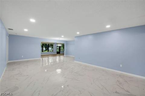 7062 W Brandywine Cir, Fort Myers FL - photo 8 of 37