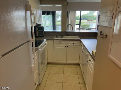 5550 Trailwinds Dr 615, Fort Myers FL - photo 7 of 21