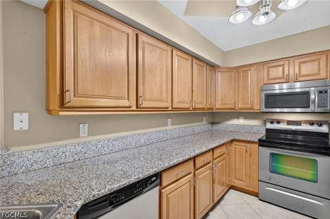12505 McGregor Blvd 106B, Fort Myers FL - photo 14 of 35