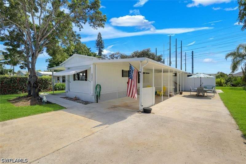 2 bedroom ManufacturedHome at 27397 Duvernay Dr, Imperial Bonita Estates, Bonita Springs — photo 2