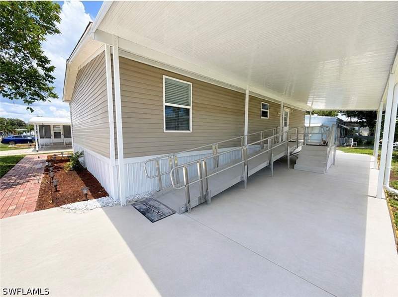 3 bedroom ManufacturedHome at 9325 Baron Rd, Imperial Harbor, Bonita Springs — photo 3