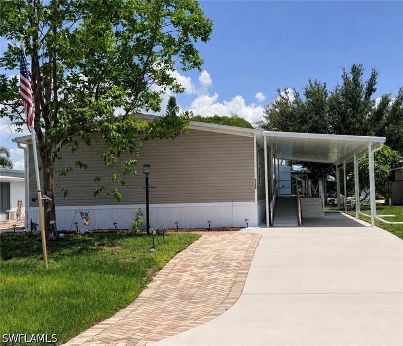 3 bedroom ManufacturedHome at 9325 Baron Rd, Imperial Harbor, Bonita Springs — photo 4