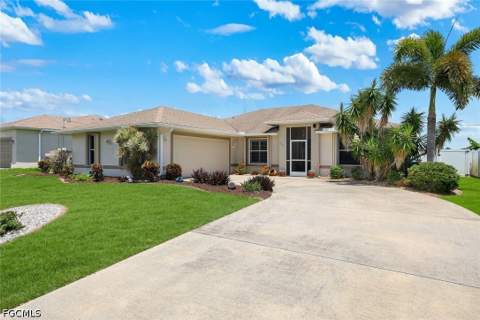 1815 NE 2nd Pl, Cape Coral FL - photo 6 of 33