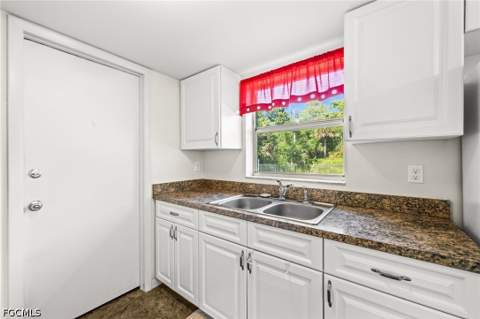 2976 Ribbon Ct, Fort Myers FL - photo 12 of 28