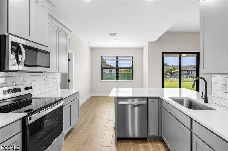 4 bedroom SingleFamilyResidence at 1525 SW 30th St, Cape Coral, Cape Coral — photo 5