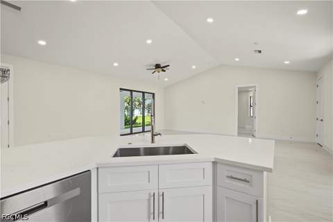 820 Lystra Ave, Fort Myers FL - photo 12 of 47