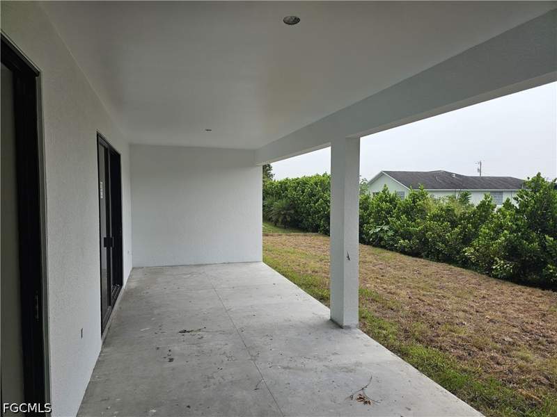 4 bedroom SingleFamilyResidence at 820 Lystra Ave, Mirror Lakes, Fort Myers — photo 3