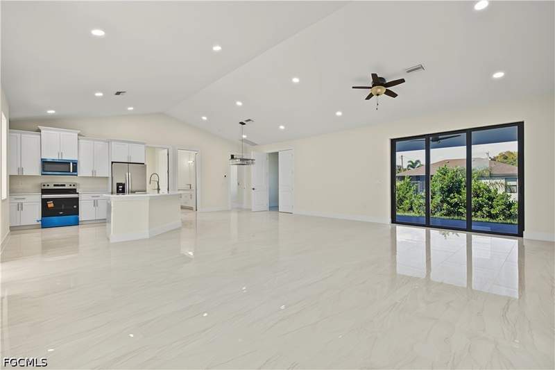 4 bedroom SingleFamilyResidence at 820 Lystra Ave, Mirror Lakes, Fort Myers — photo 5
