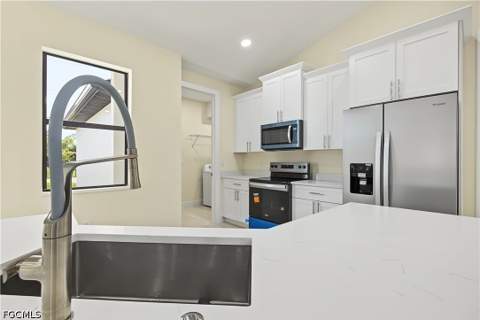 820 Lystra Ave, Fort Myers FL - photo 7 of 47