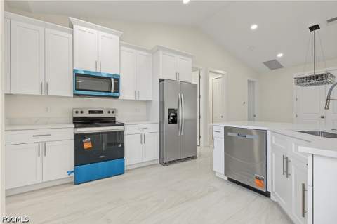 820 Lystra Ave, Fort Myers FL - photo 8 of 47
