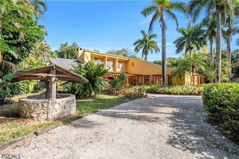 5 bedroom SingleFamilyResidence at 184 W Mariana Ave, North Fort Myers, North Fort Myers — photo 2