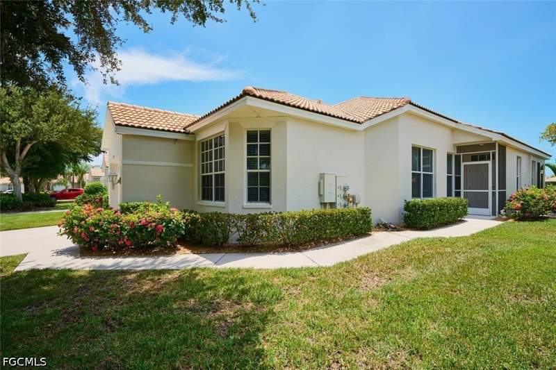 2 bedroom Attached at 8909 Bristol Bend, Sommerset Villas, Fort Myers — photo 2