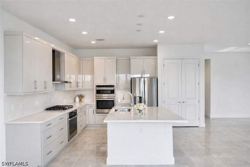 5 bedroom SingleFamilyResidence at 12770 Woodbury Dr, Rivercreek In Estero, Estero — photo 4