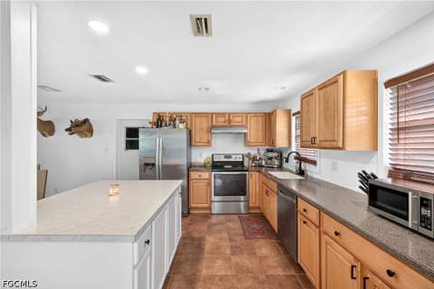 2950 Holly Rd, Fort Myers FL - photo 10 of 25