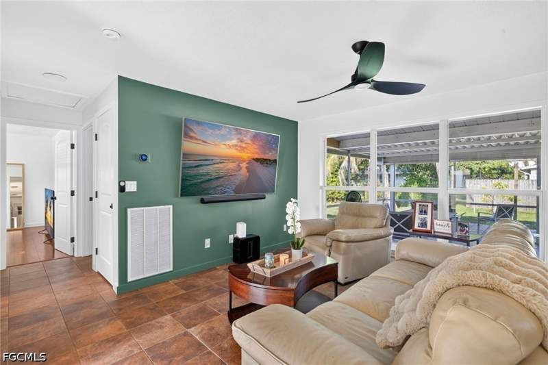 2 bedroom SingleFamilyResidence at 2950 Holly Rd, Rio Vista, Fort Myers — photo 4