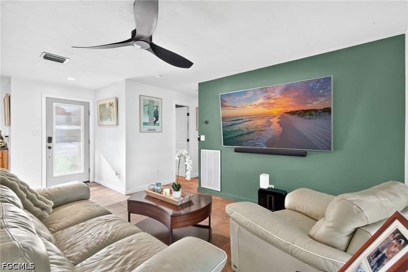 2 bedroom SingleFamilyResidence at 2950 Holly Rd, Rio Vista, Fort Myers — photo 5