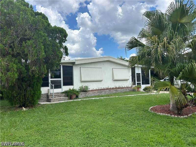 2 bedroom ManufacturedHome at 281 Lime Key Ln 140, West Wind Estates, Naples — photo 2