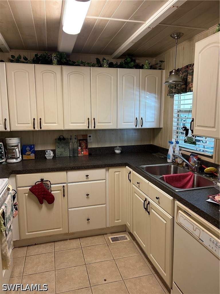 2 bedroom ManufacturedHome at 281 Lime Key Ln 140, West Wind Estates, Naples — photo 4