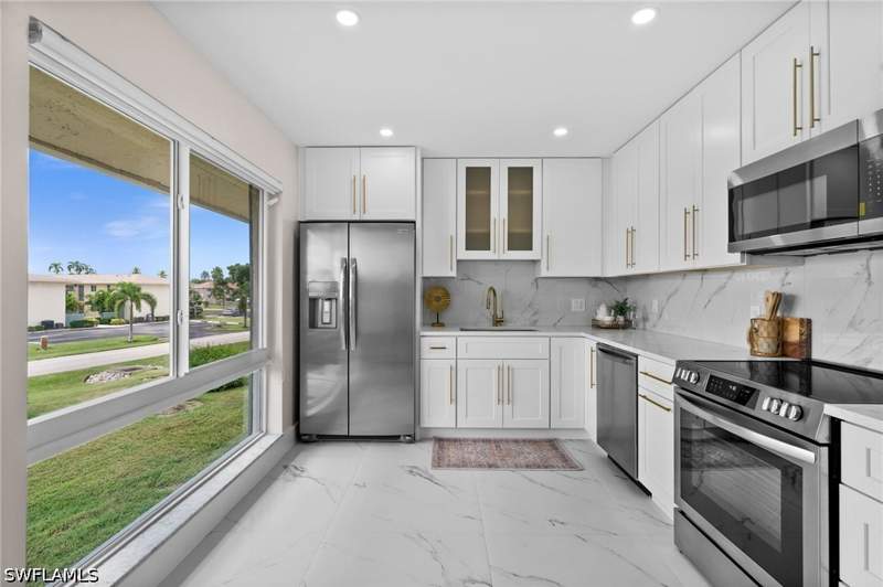 2 bedroom Condominium at 105 Harrison Rd 4, Glades Country Club, Naples — photo 3