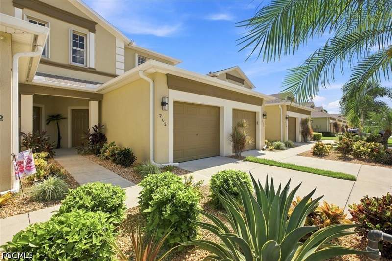 2 bedroom Condominium at 14758 Calusa Palms Dr 203, Calusa Palms, Fort Myers — photo 2