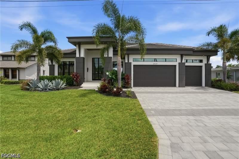 3 bedroom SingleFamilyResidence at 4949 Seville Ct, Cape Coral, Cape Coral — photo 2