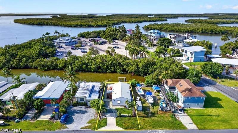 3 bedroom SingleFamilyResidence at 656 Palm Ave, Goodland Isles, Goodland — photo 3