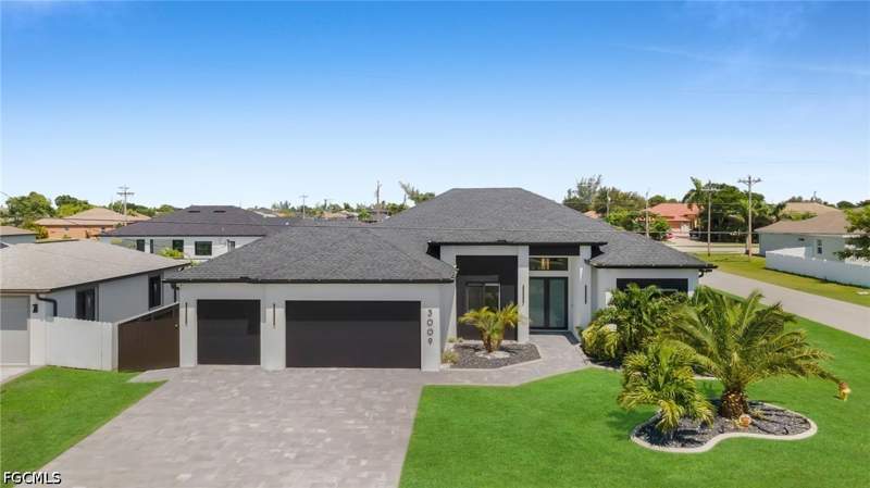 3 bedroom SingleFamilyResidence at 3009 SW 16th Pl, Cape Coral, Cape Coral — photo 3